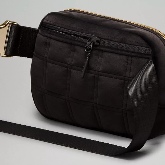 2305/06/08 NWT LLL Everywhere Belt Bag 1L Quilted Velour in blk/Gold (SOLD OUT) - Picture 3 of 5